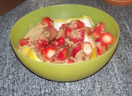 fragole con limone e zucchero
