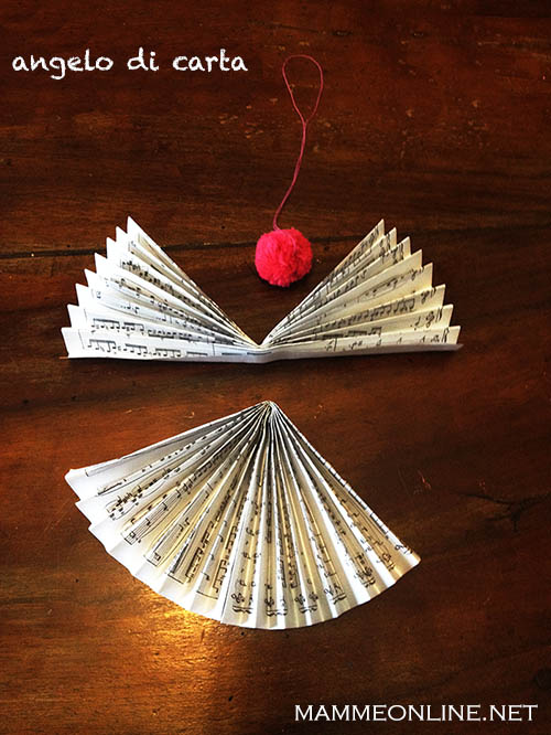 Angelo di Natale di carta