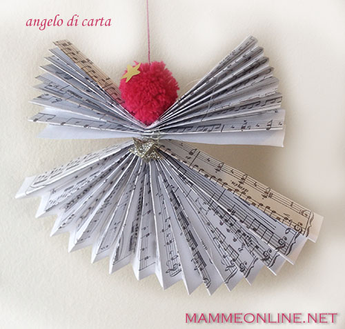 Angelo di Natale di carta