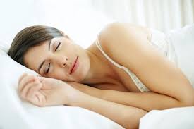 Immagine donna che dorme. Disturbi del sonno causati da PCOS Immagine donna che dorme. Disturbi del sonno causati da PCOS